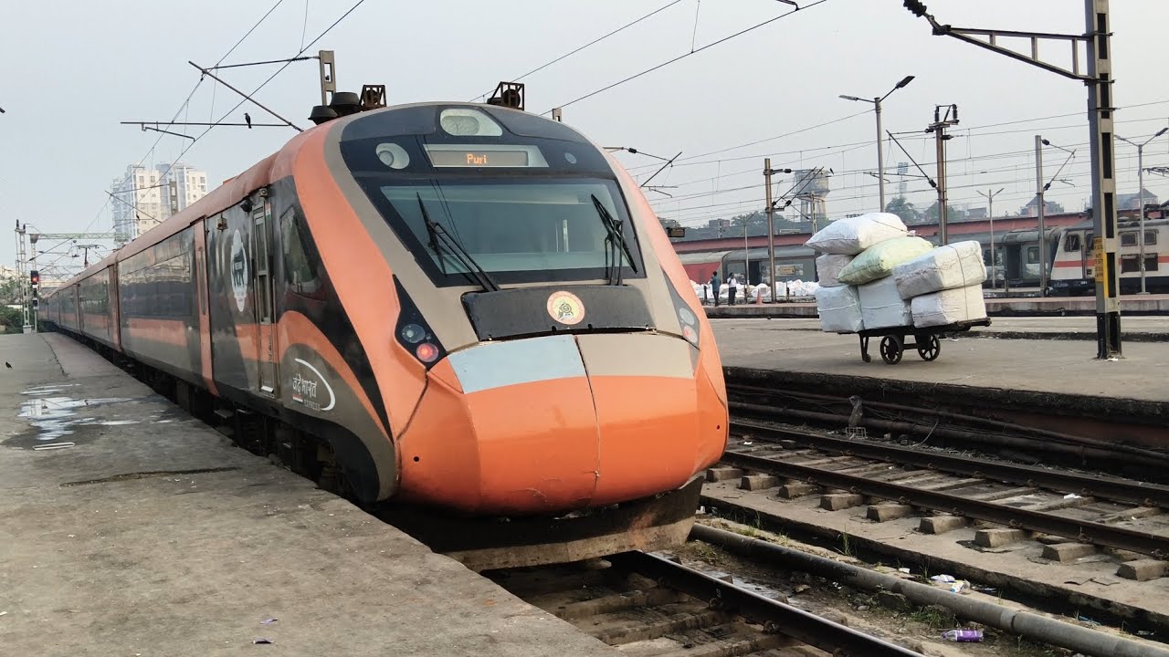 Howrah to Puri Vande Bharat Express Departure from Howrah Junction 🔥🚅