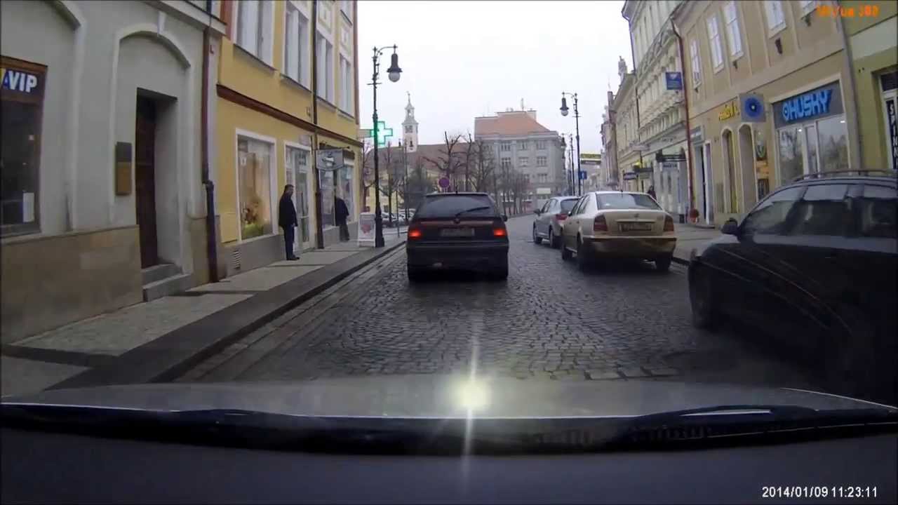 Kluzk&aacute; vozovka