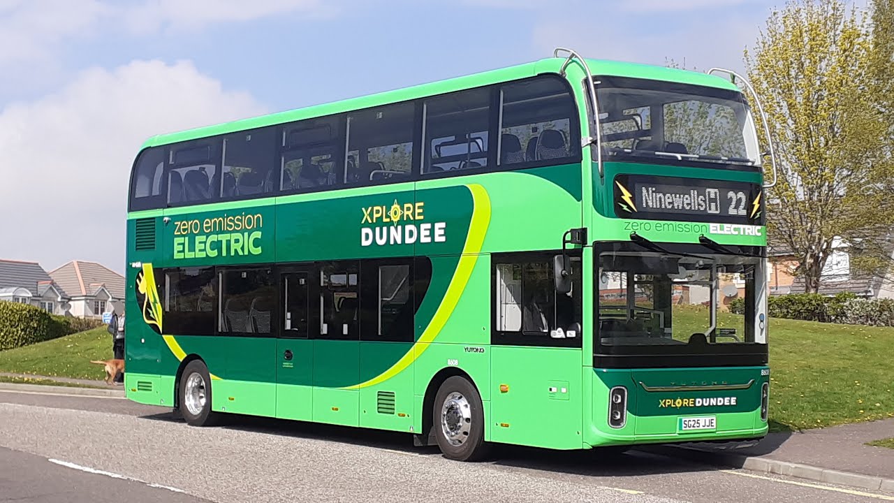 22: McGill's Xplore Dundee Yutong U11DD 8608 (SG25 JJE)