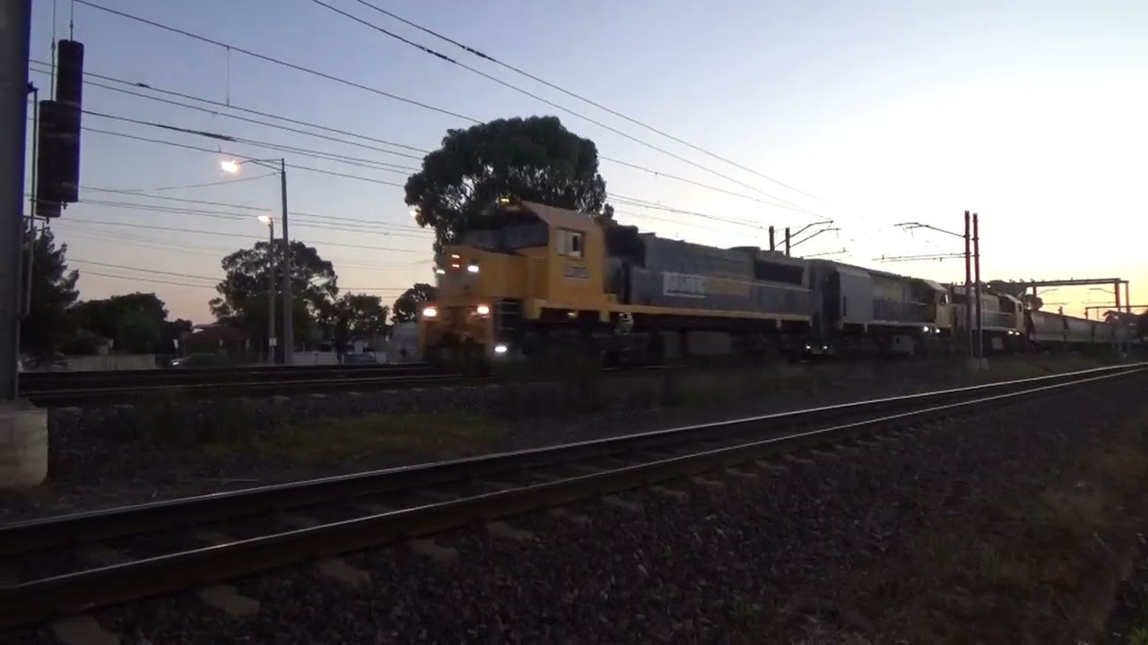 BG PN Grain  With 3 XR Classes loco