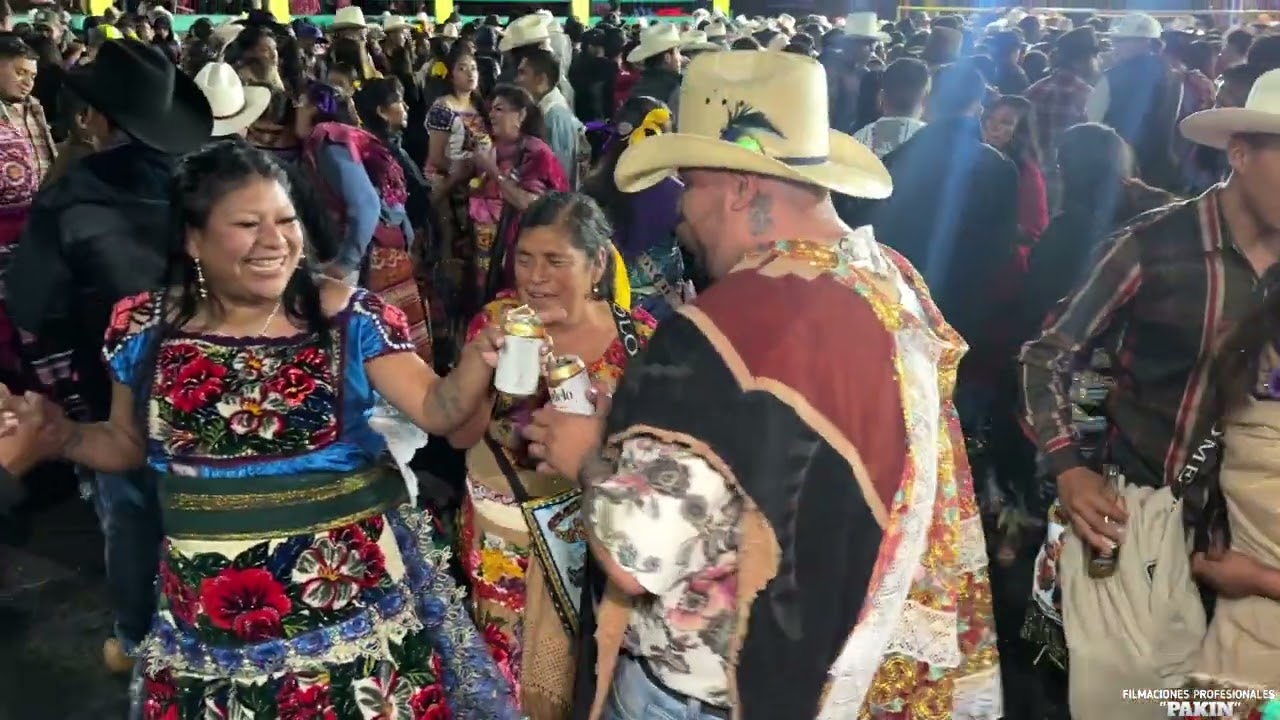 Baile con banda COSTEÑOS Y RAFAGA 😱🎈 / VEAN 👌😍 - fiesta por COCUCHO MICHOACÁN.
