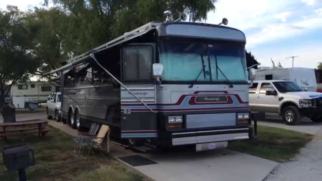 LIVING IN A BUS FULL TIME! Comprehensive tour. Blue Bird Wanderlodge