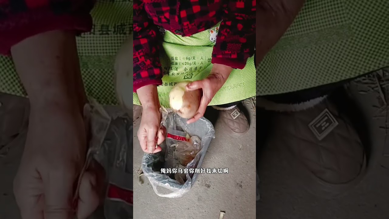 今天在家和老妈一起蒸土豆丝，老妈刀工不错#抖音记录农村生活 #家的味道 #把家乡的味道分享给大家