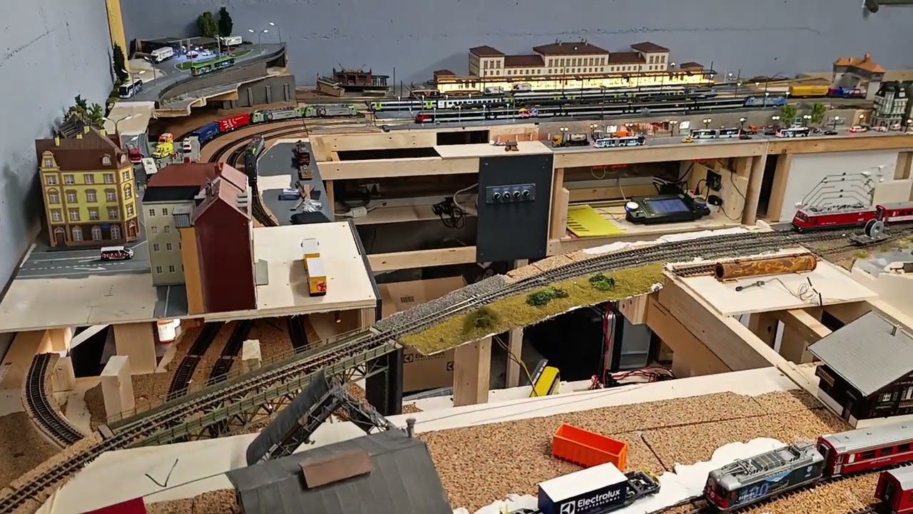 Pose des voies HO à la sortie de la gare et construction des modules pour les voies de parade