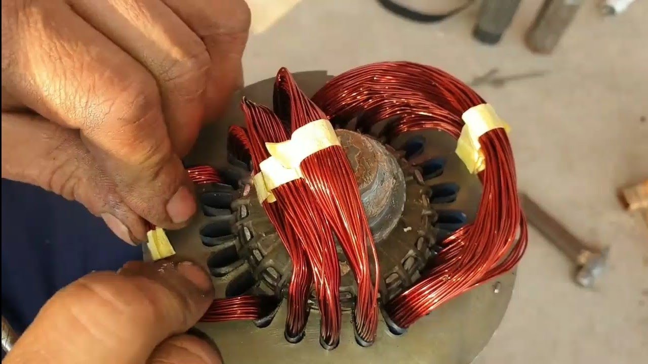 Ferramenta pra colocar bobinas no estator elétrico.