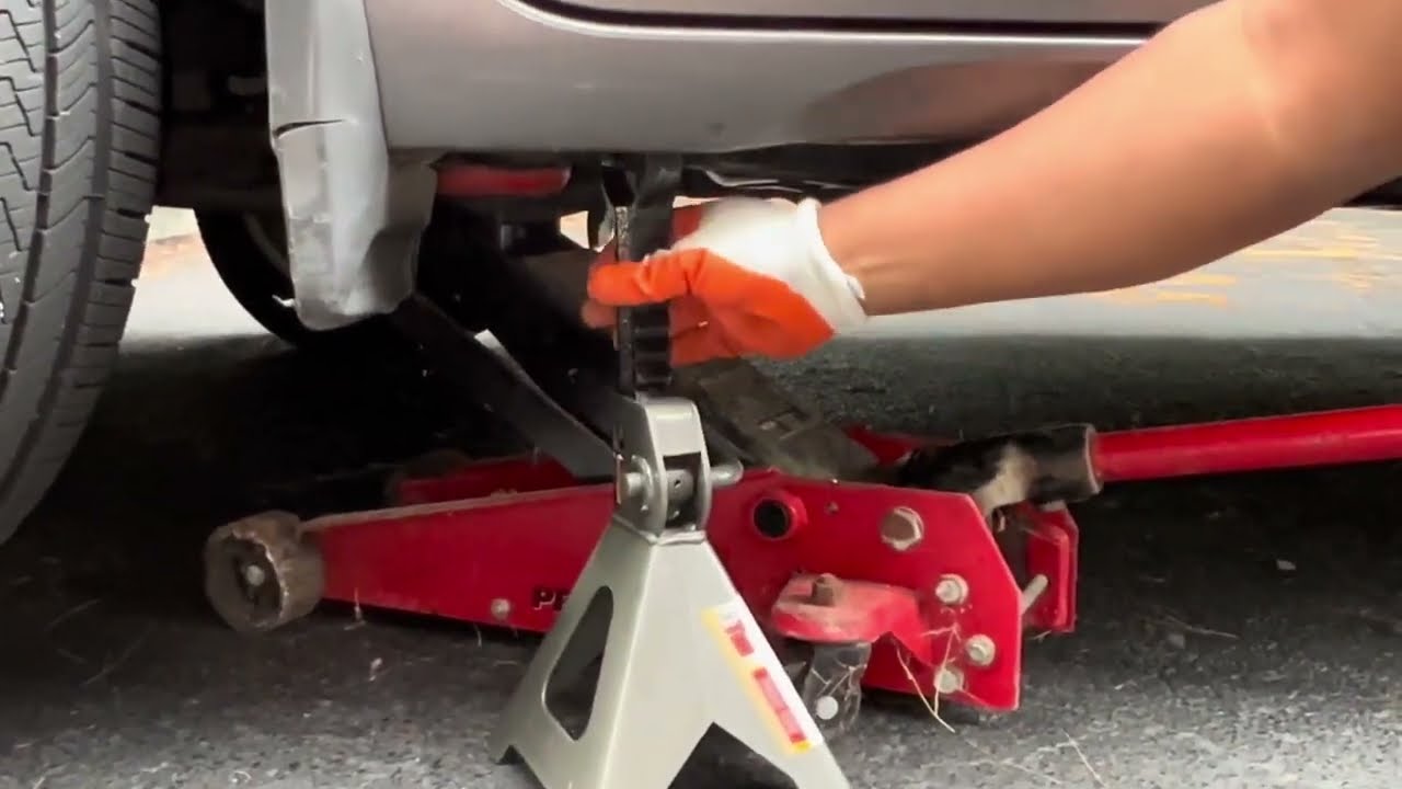 Cómo Levantar un Coche de Forma Segura con un Gato: Guía Paso a Paso