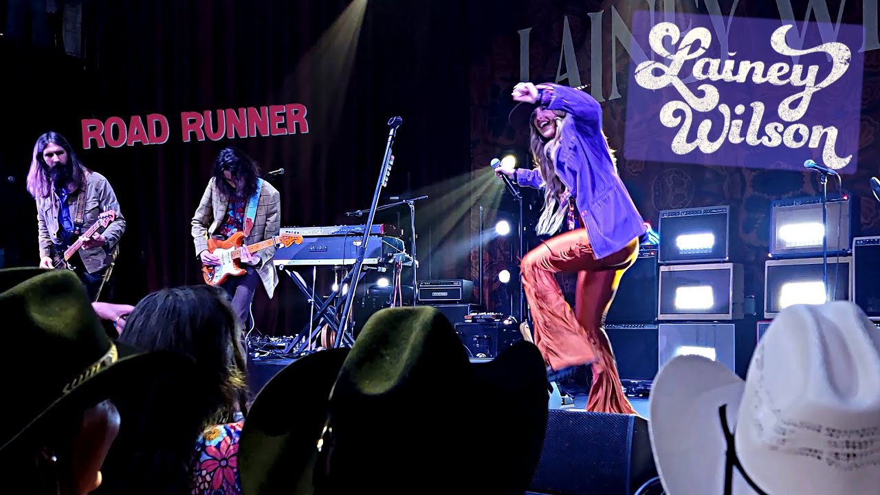 Lainey Wilson - Road Runner (Live in Nashville)