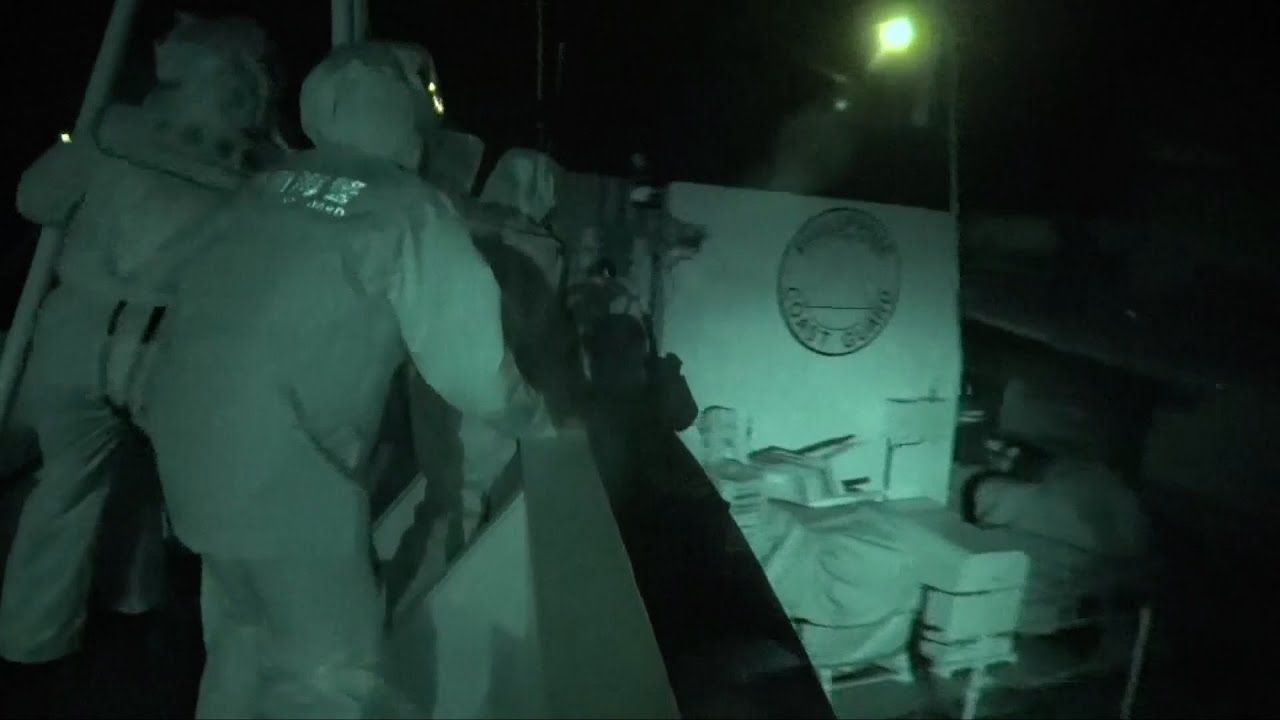 Two Philippine ships intrude into China's territorial waters, one collides with Chinese vessel