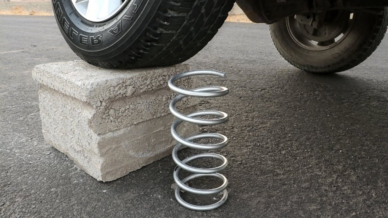 Aplastando Cosas Crujientes! Resorte VS Rueda de Coche