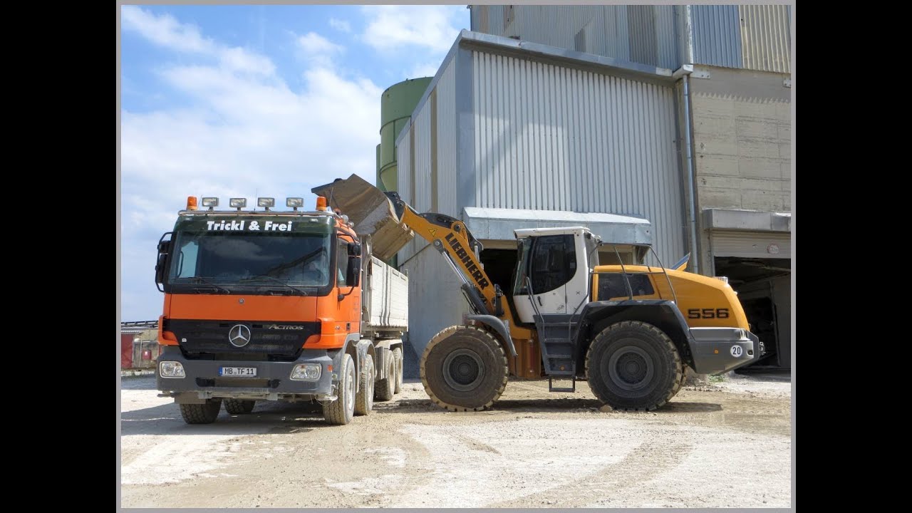 Liebherr L556 der Fa. Trickl und Frei - Schlamm auf MB Actros und MAN TGA 4-Achser verladen