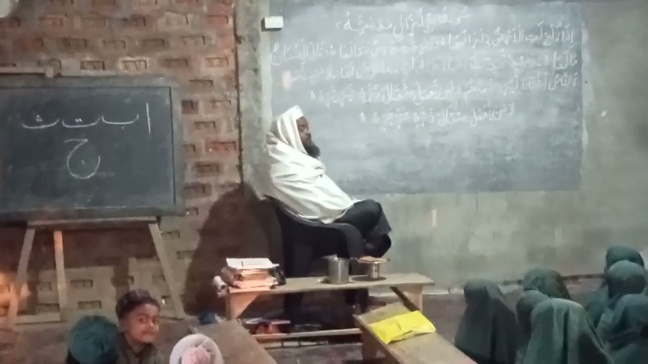 سورۃ الزلزال پڑھاتے ہوئے وڈیو دیکھیں اور سبسکرائب کریں 