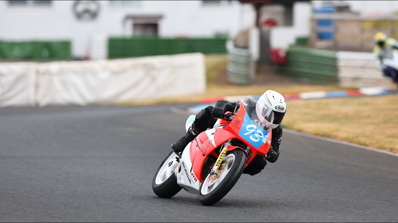 Honda VFR400 NC30 race bike onboard Vs modern superbikes