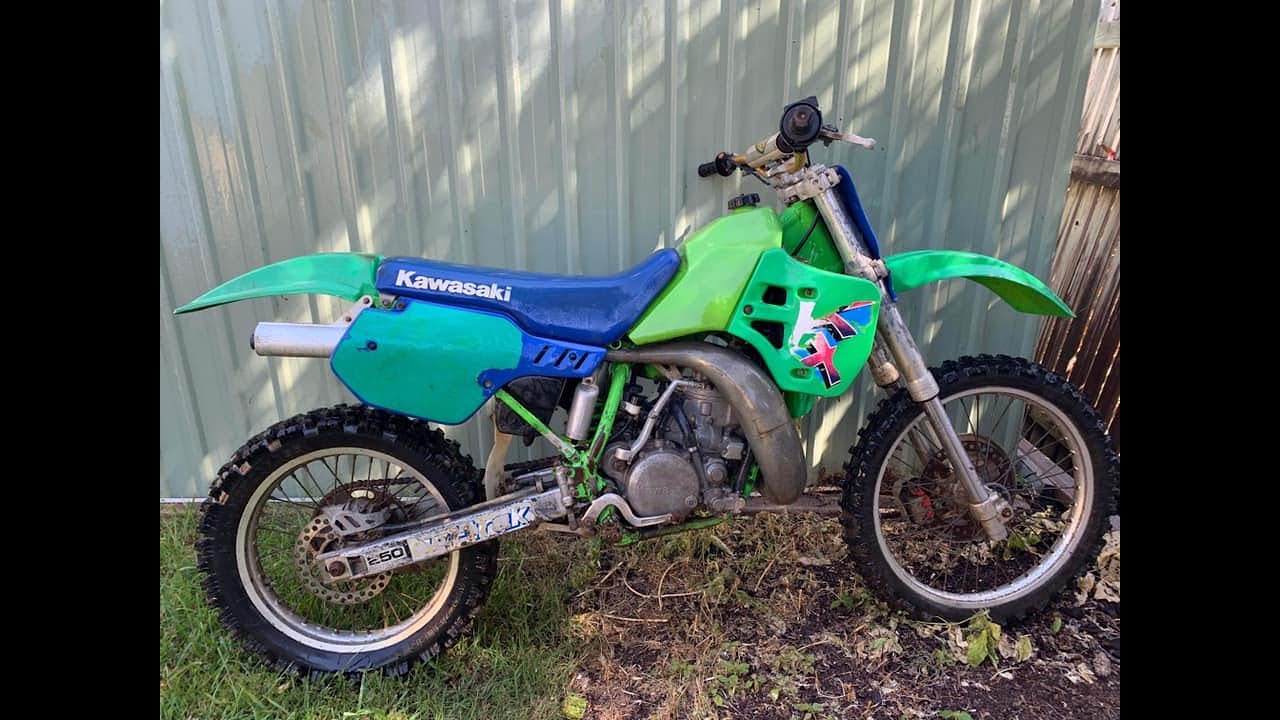 1989 KX250 2-Stroke Overhaul & Assembly - Cosmetics, Inspections & Servicing Ep.4