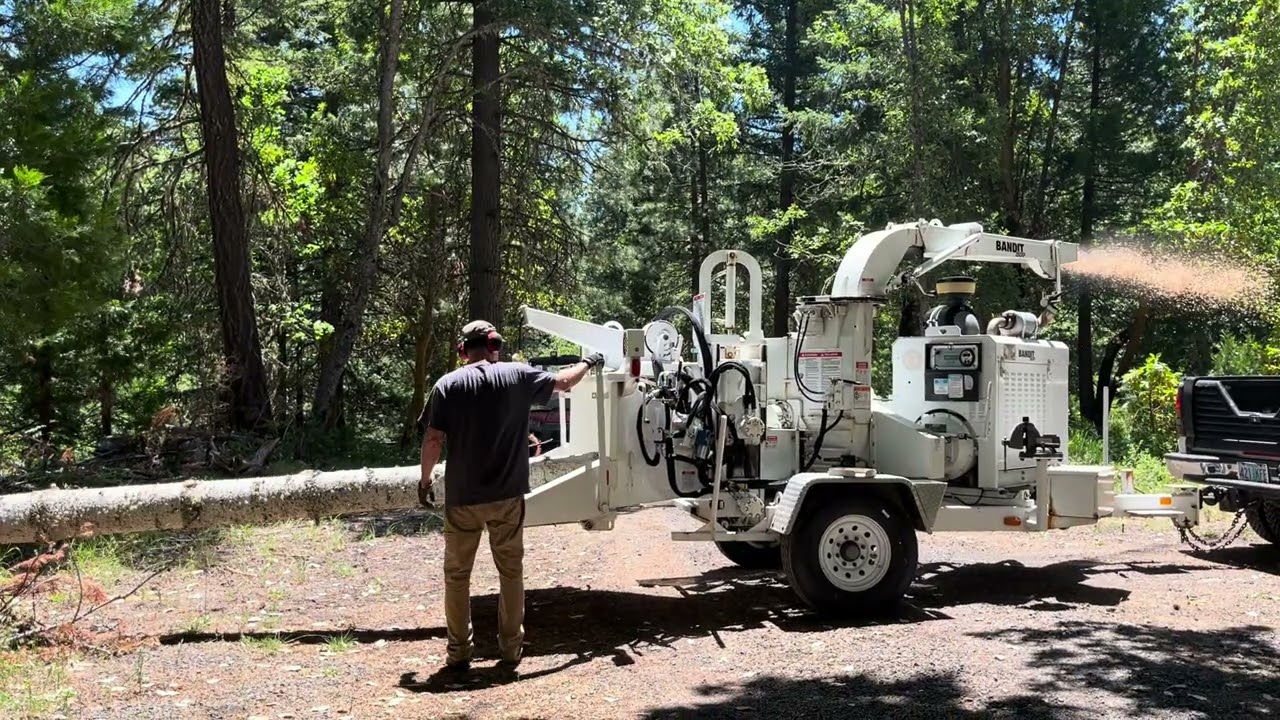 2008 Brush Bandit 250XP Chipper final demo #3015
