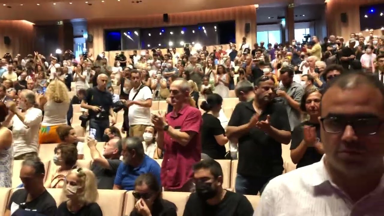 AKM, İlhan İrem Cenaze T&ouml;reni, Salona Gelişi