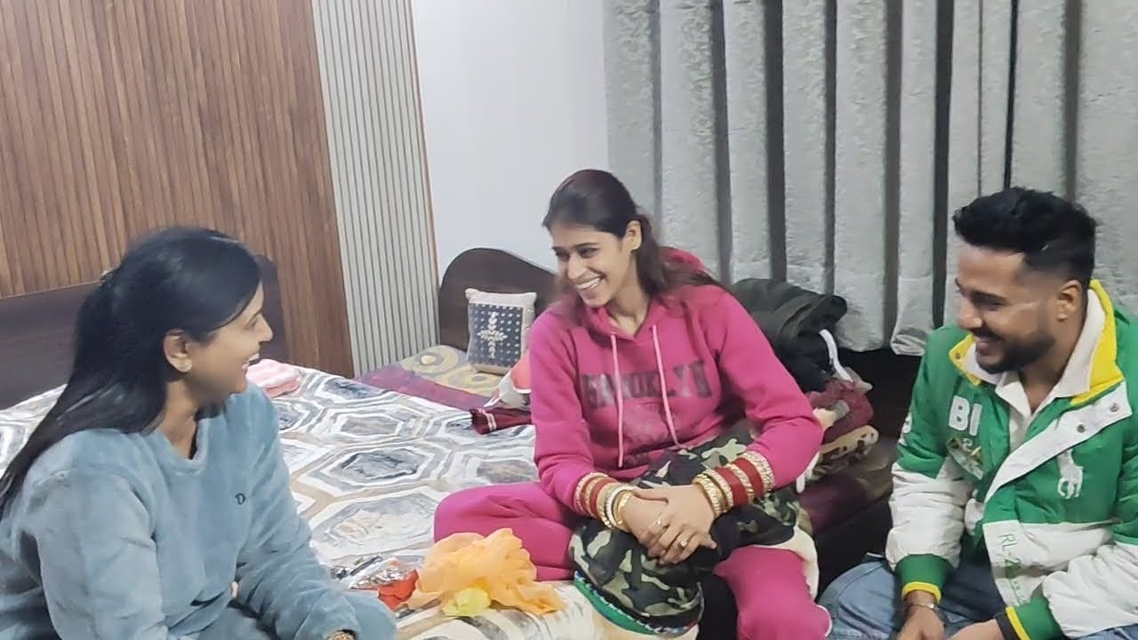 Cheena Apni Hi Anniversary Pe Layi Humare Liye Special Gift 🎁😊