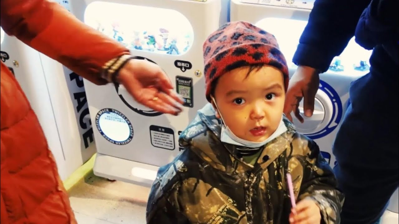 GLOBALink | Vox Pop: How many babies can Uygurs have in Xinjiang?