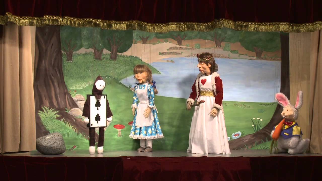 Alicia en el país de las maravillas. Marionetas de Hilando Títeres