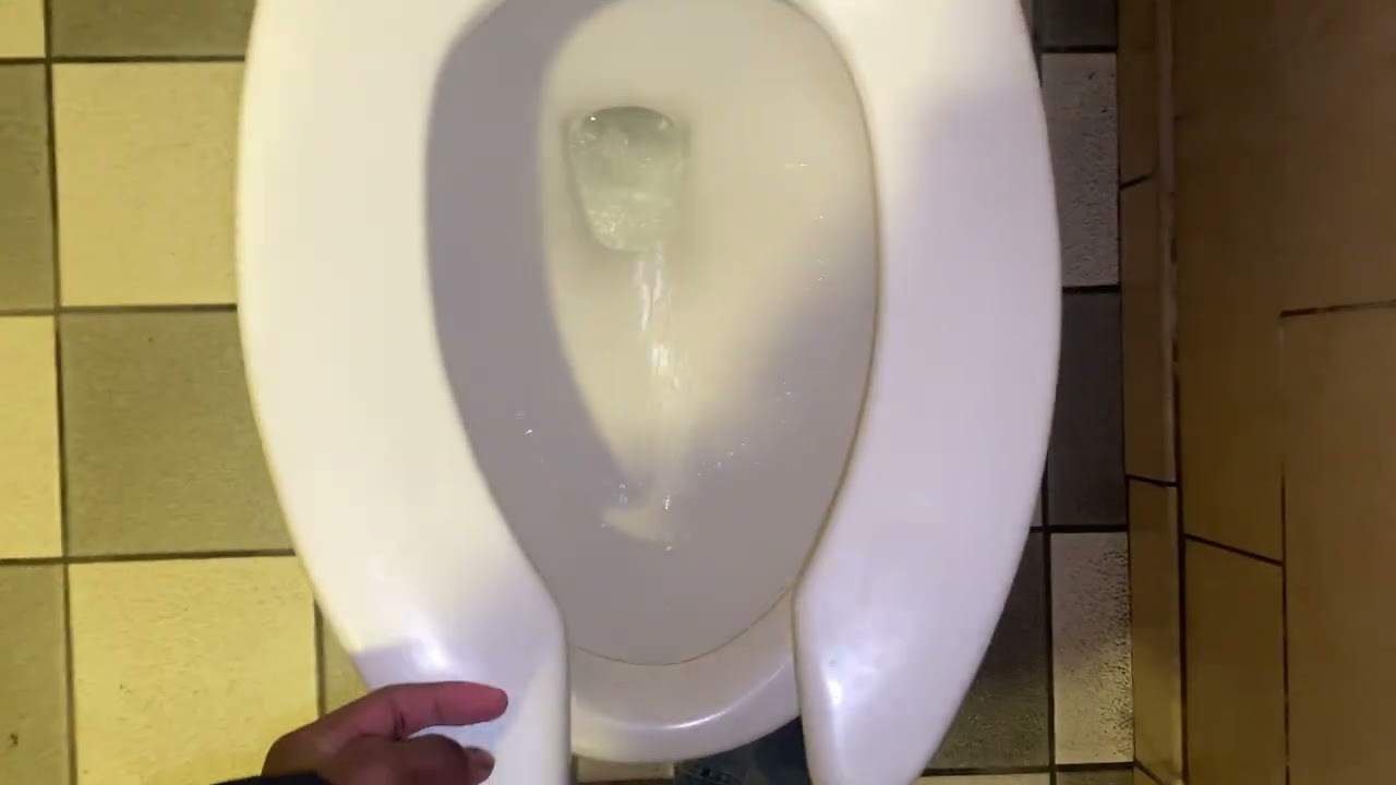 🚽Quickchek bathroom tour and American standard pressure toilet 