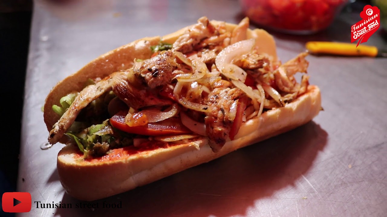 إختصاصه مرقاز🌭 كباب 🍔اسكالوب🥩 :  زرقا عربوش أشهر كشك في شارع الهادي شاكر