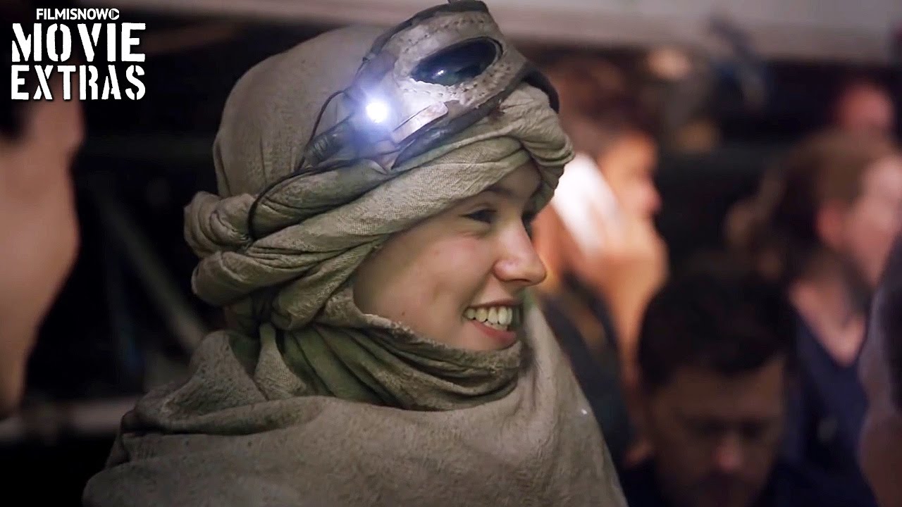 Star Wars: The Force Awakens 'Rey's Costume Design' Featurette [Blu-Ray/DVD 2016]