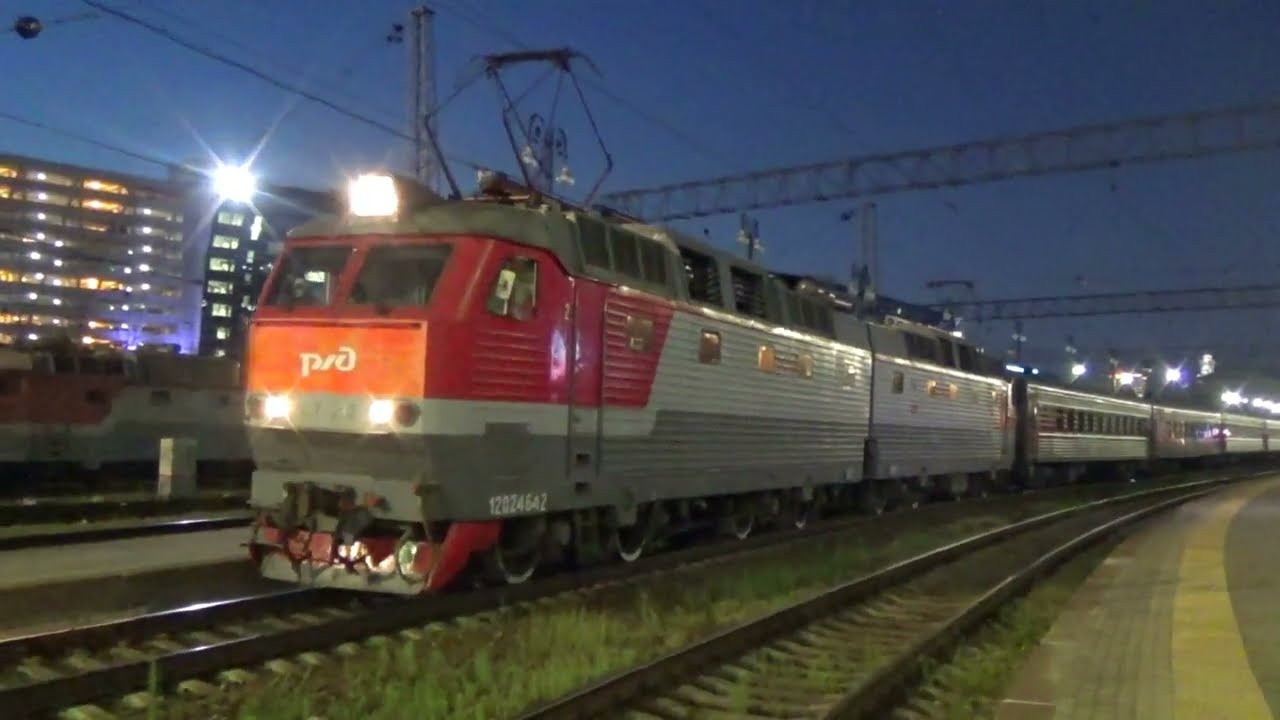 22 вагона! ЧС7-232 с поездом №085 Москва - Климов отправляется с Киевского вокзала