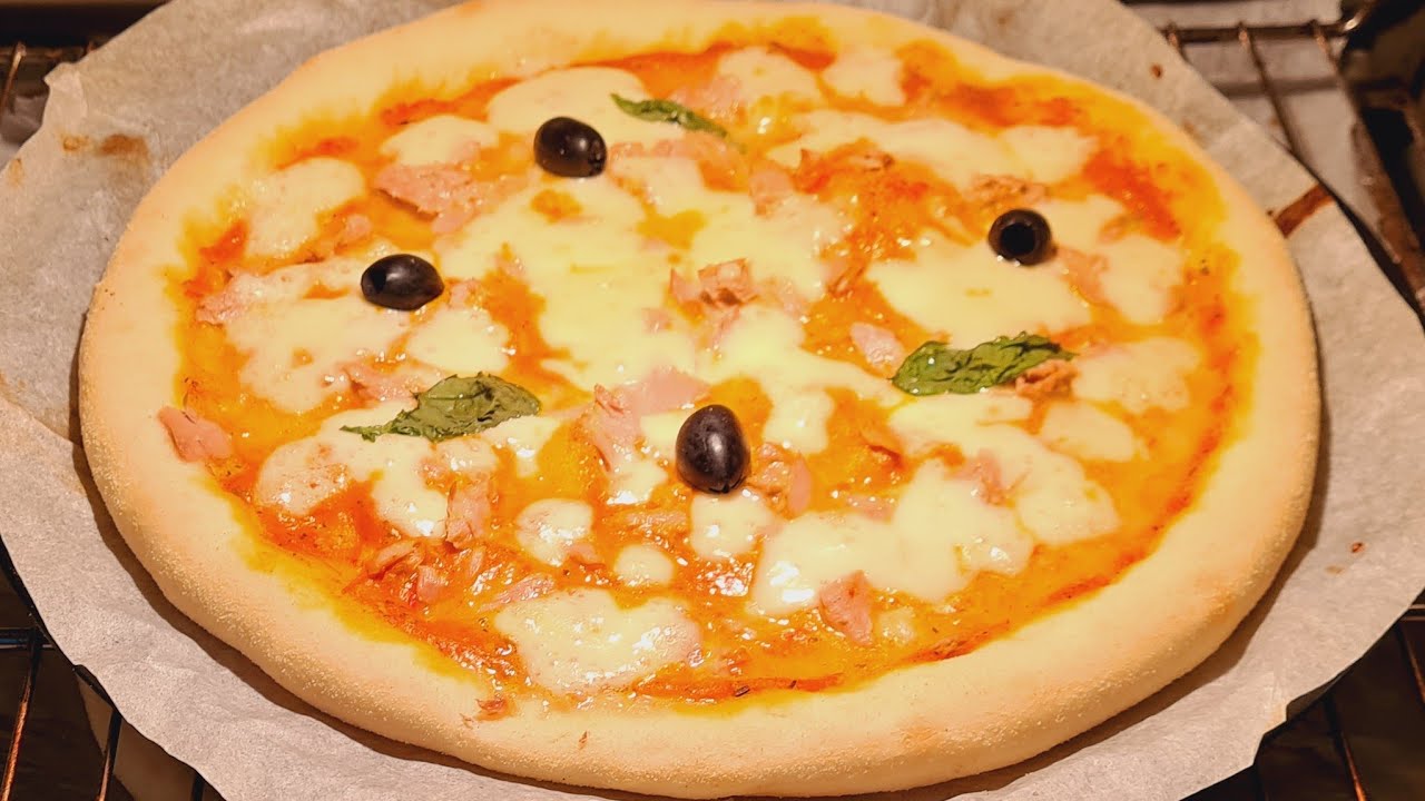 Recette de pizza /sauce tomate et pâte facile et rapide / pizza italienne.