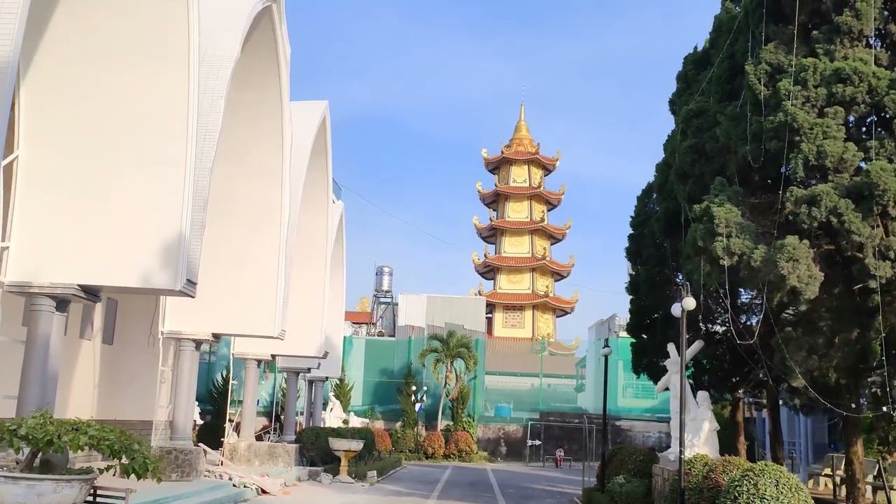 Bao Loc Cascades temples et église.