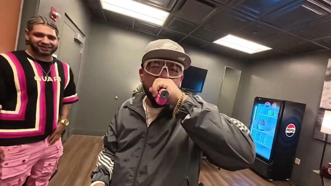 В итоге мы оказались на концерте Jowell y Randy и Arcángel!