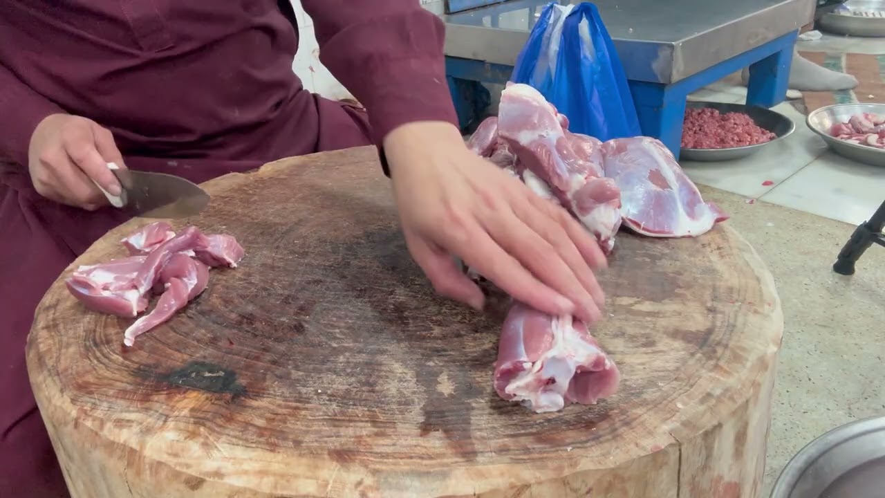 Amazing video mutton shoulder cutting skills 🇵🇰🐐🔪🥩🥩🥩👌🏻😜