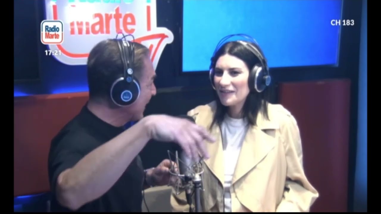 Laura Pausini canta La solitudine in napoletano su Radio Marte