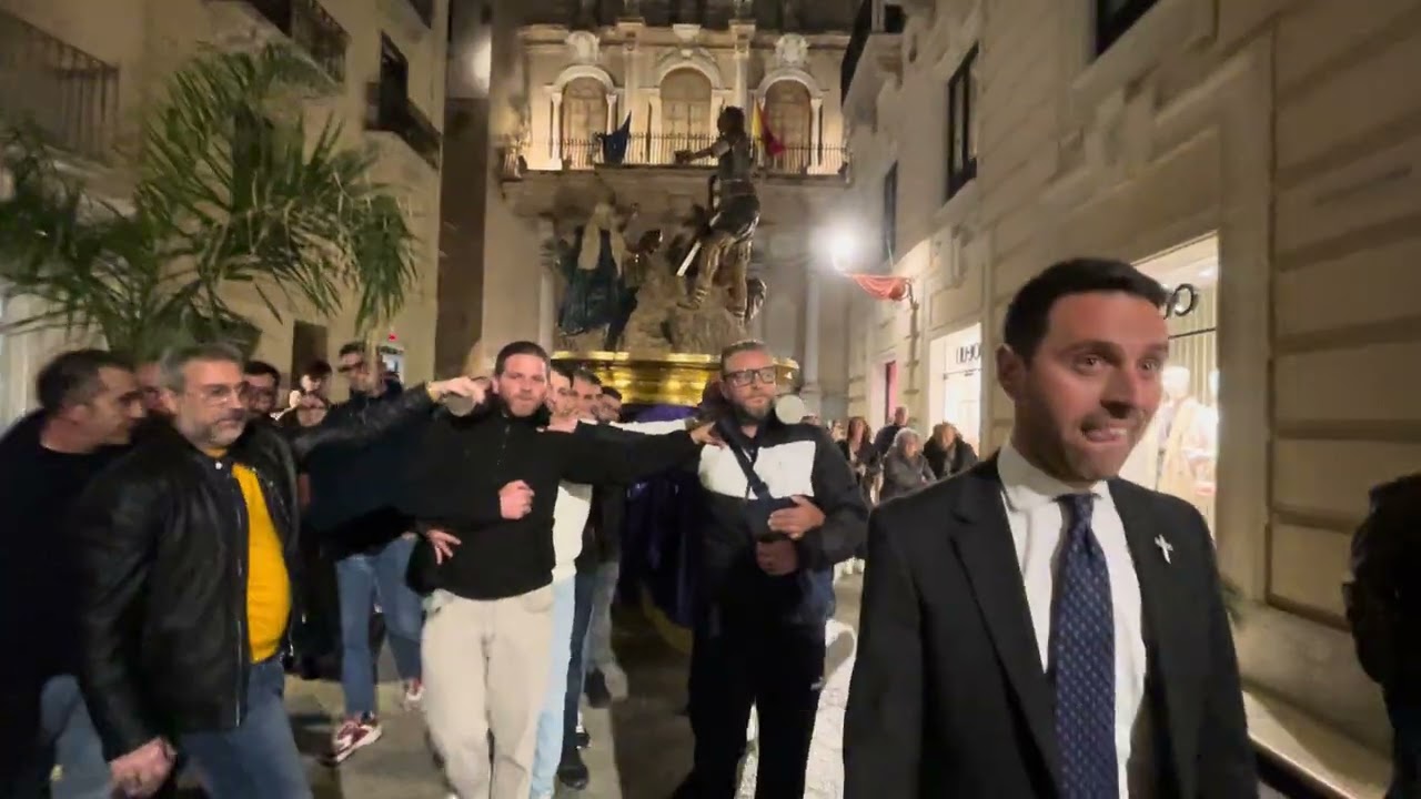 (Trapani )il restauro del Sacro Gruppo del Popolo il Traporto alla Chiesa del Collegio 11/03/2026