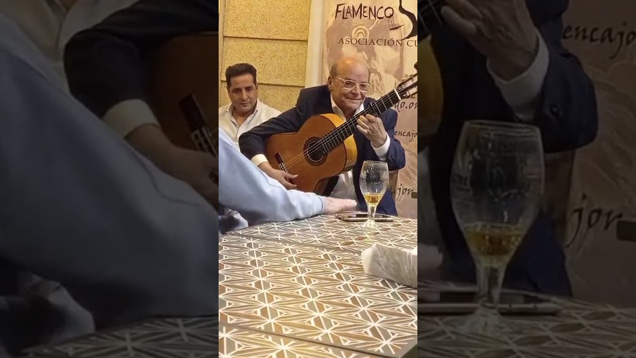 Miguel Vargas toca a Serranito en la presentación del libro 'Conversaciones con Miguel Vargas'