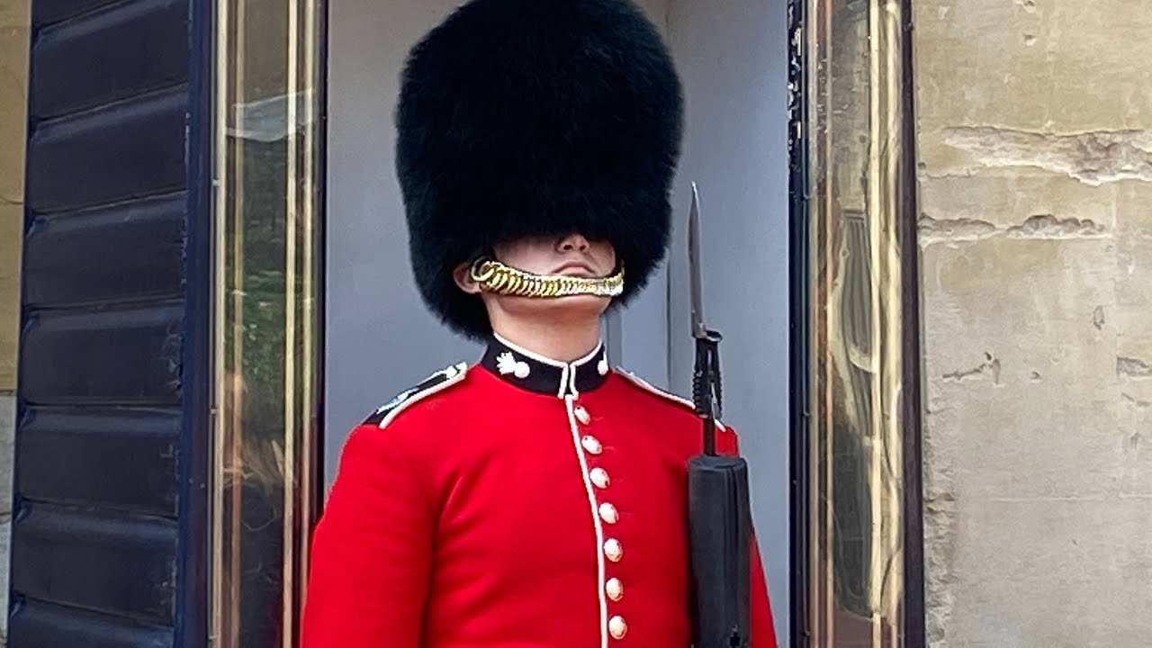Grenadier guards in  Windsor castle (26/9/2020)