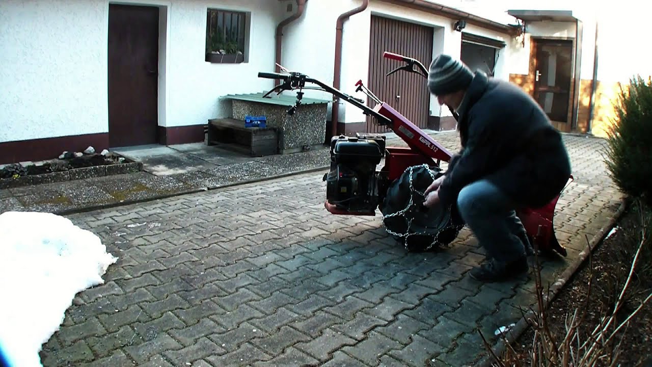 Schneekette montieren auf Köppl Einachser, snow chain mounting on a two-wheel tractor