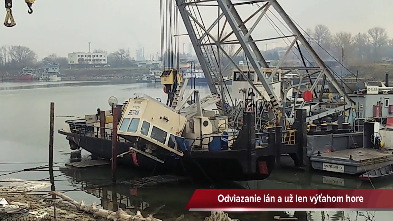 Nehoda - Záchrana potopenej lode Wallsee v Bratislave