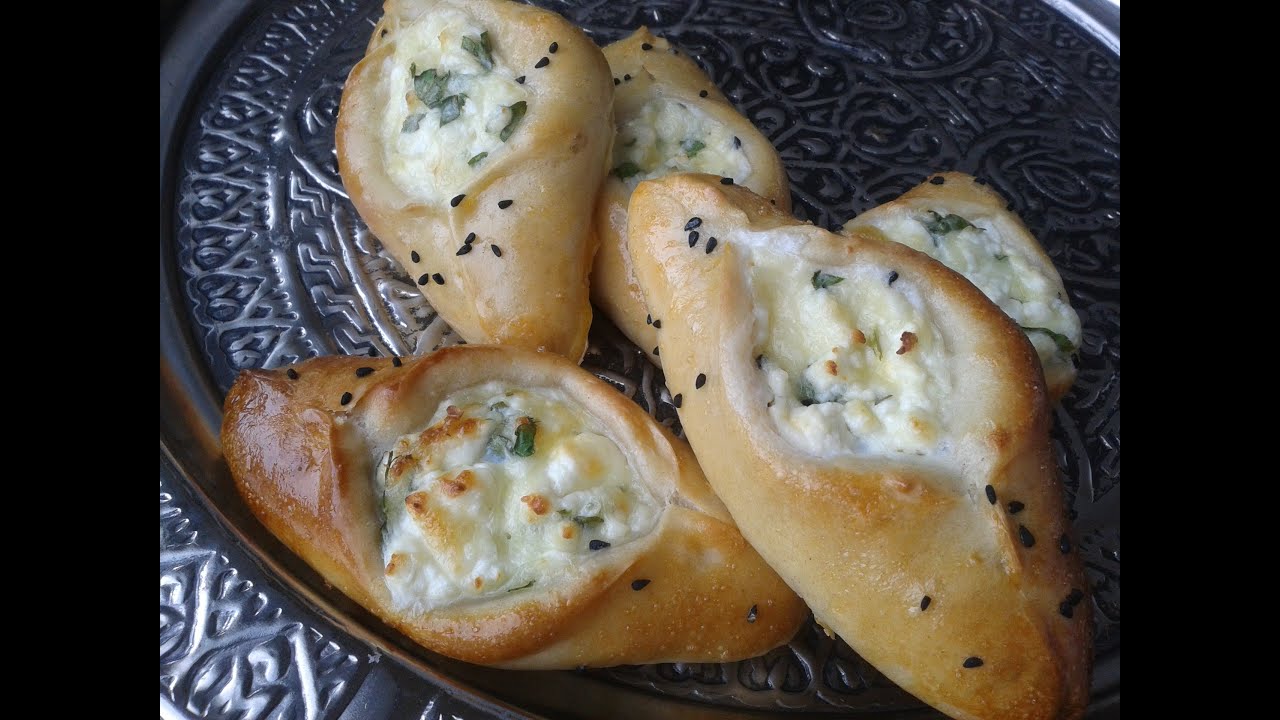 Peynirli pide (Turkse kaasbootjes)