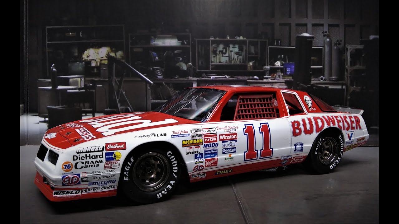 1986 Chevy Monte Carlo Aerocoupe Darrell Waltrip Budweiser NASCAR 1/24 Scale Model Kit Build Review