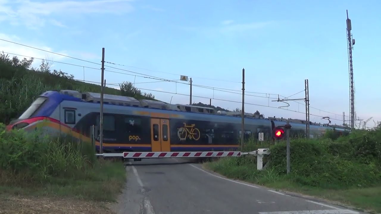 Passaggio a livello di Strada da Cervino - Mombaruzzo (AT) / Level crossing / Planovergang