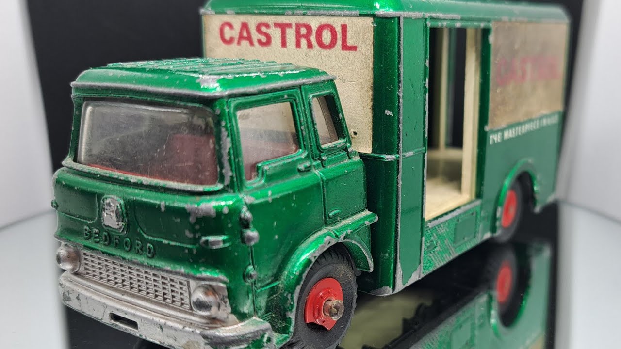 Литой реставрационный грузовик Dinky Toys Bedford Tk Castrol № 450. 1965/70