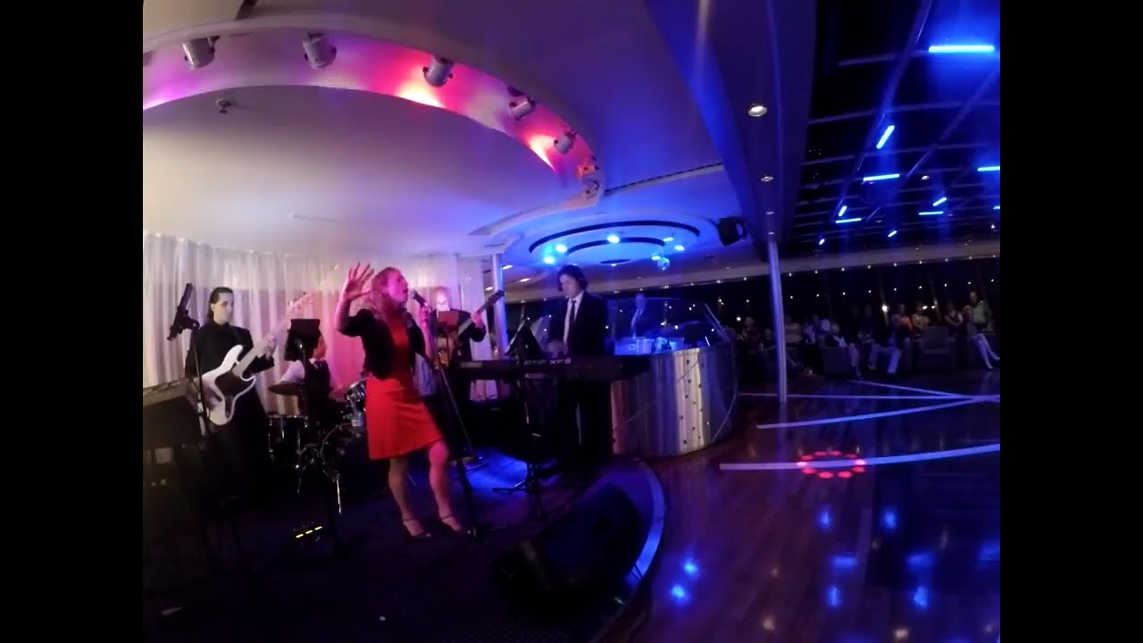 Sanne Live Performance