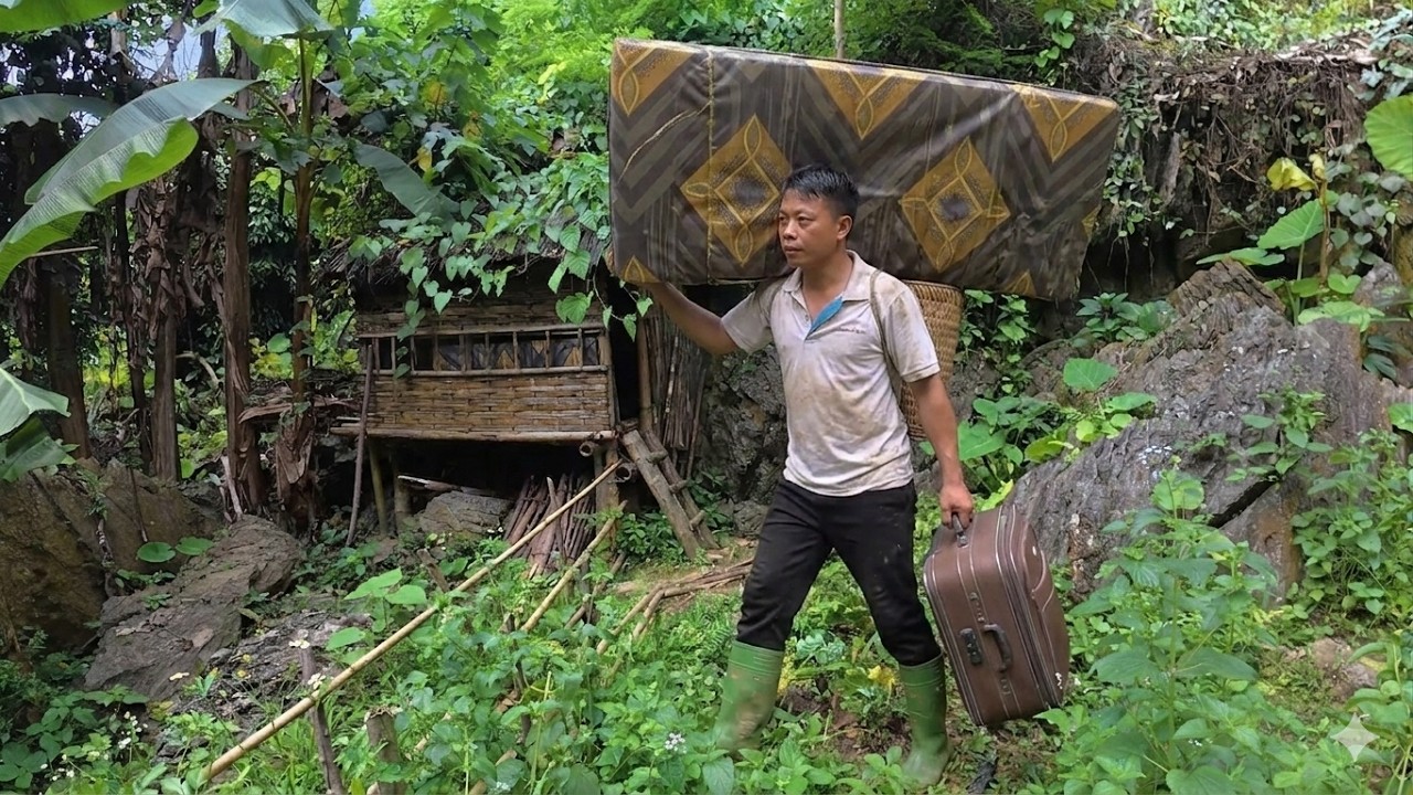 Tran Cong moved the last of his belongings out of the old house, Trần C&ocirc;ng2