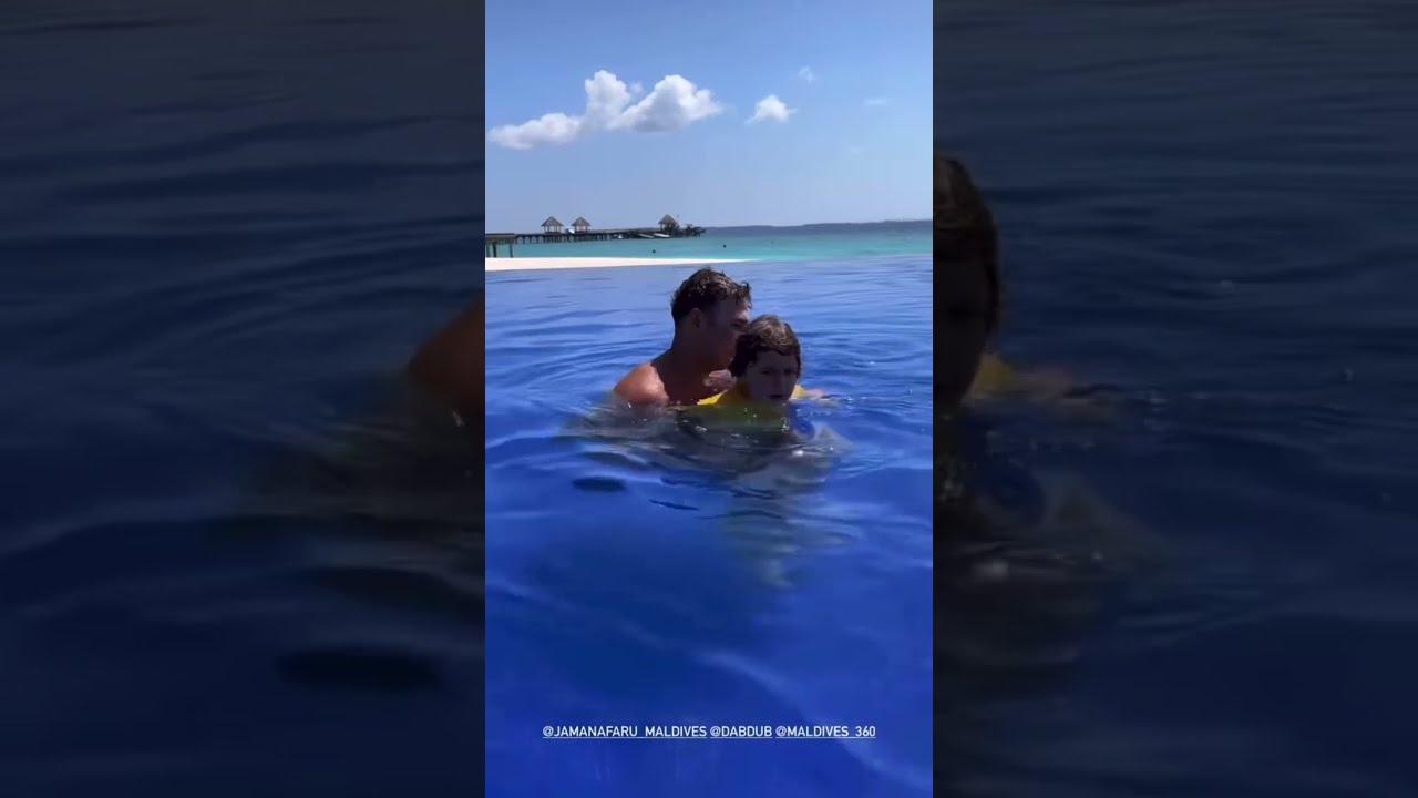 نايثن ابن جويل بتبني يعرف يسبح لحالو 😀