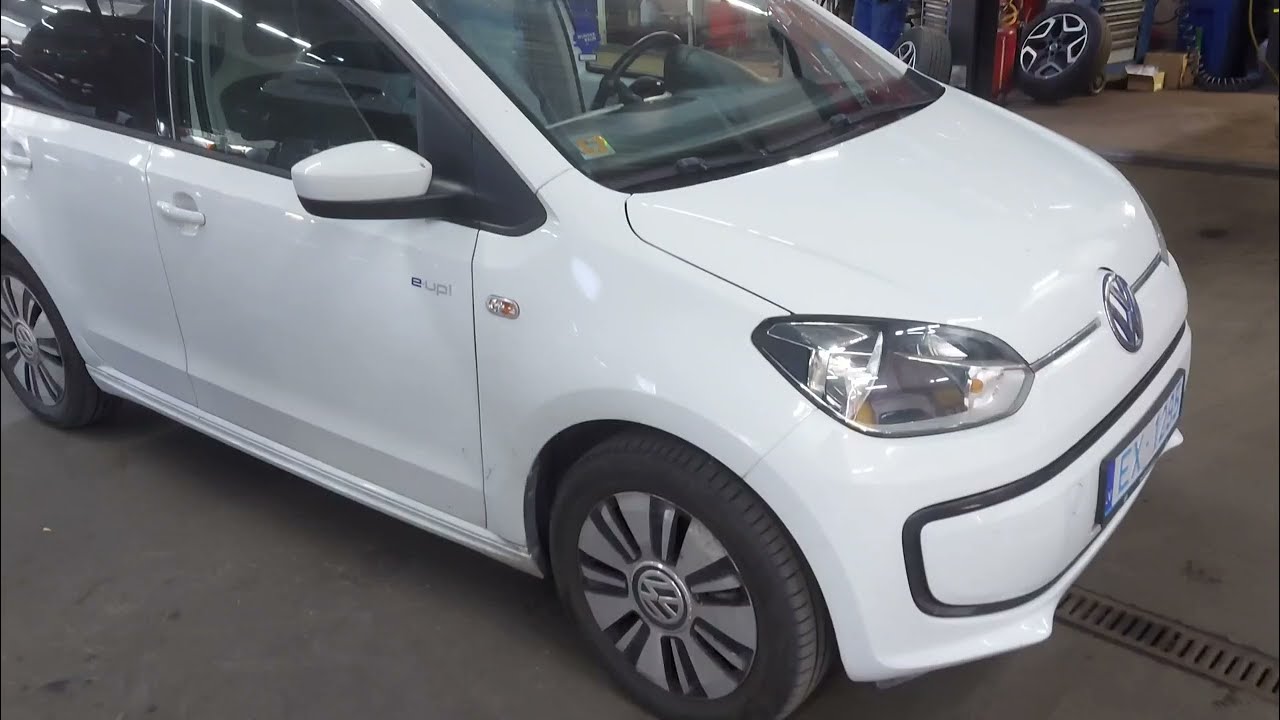 VW E UP is running water at the passenger's feet. Clogged water drainage channels in the wind box.