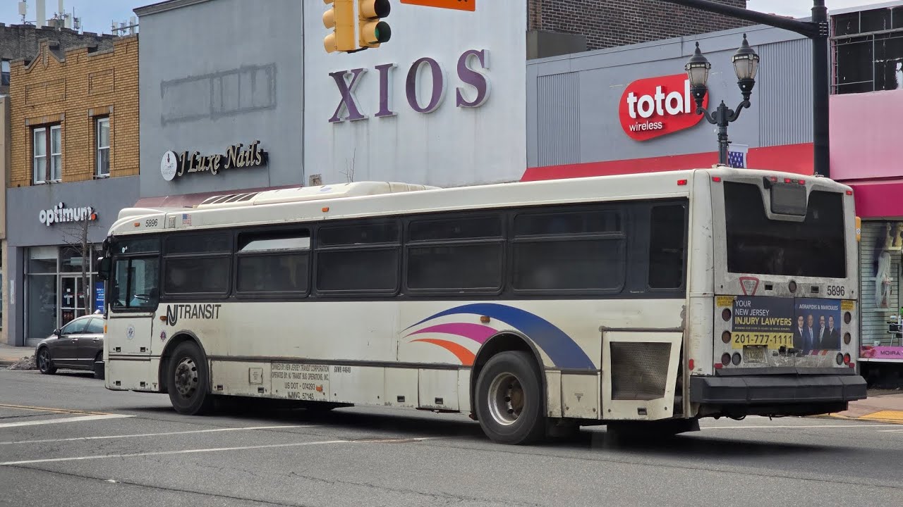 NJ TRANSIT 84 JOURNAL SQ VIA BERGENLINE (NABI 40-SFW 5896)