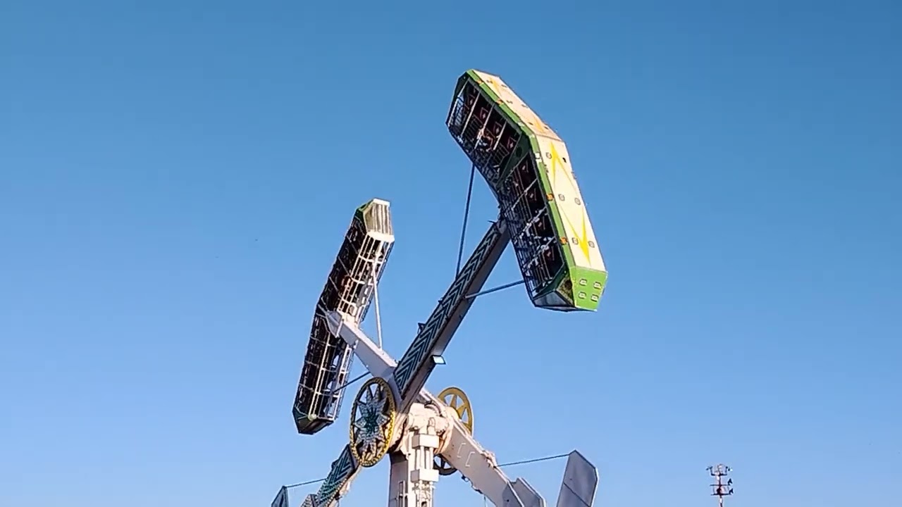 Festejando el día  de los Niños en el parque Central de CD.JUAREZ.. de 2025.. Familia.