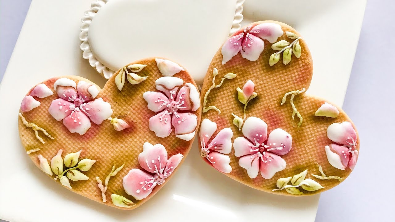 How to decorate floral cookies. Pressure piping. #cookieart