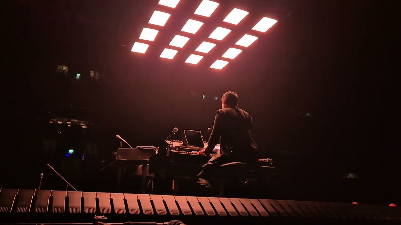 Nine Inch Nails - Amsterdam Ziggo Dome - B stage - Right Where It Belongs, Somewhat Damaged, Ruiner