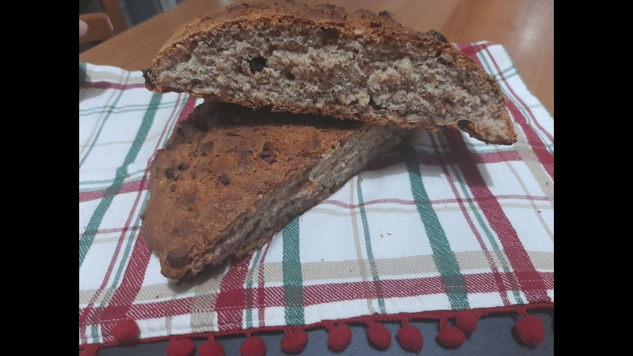 Pane Frutta Secca, Uva Passa e Mirtilli (Bread with Dried Fruits,  Sultanas Raisins and Cranberry)