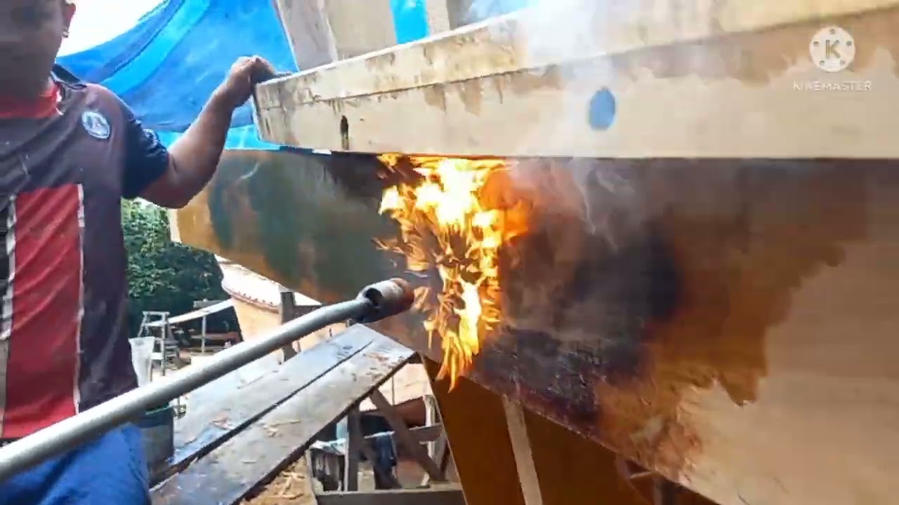 @sensacionalnaval #construção Naval. Vejam como se coloca a primeira tábua.